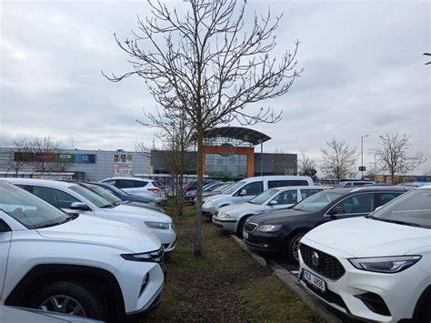 parkoviště autoservisu a zóna zákazníků