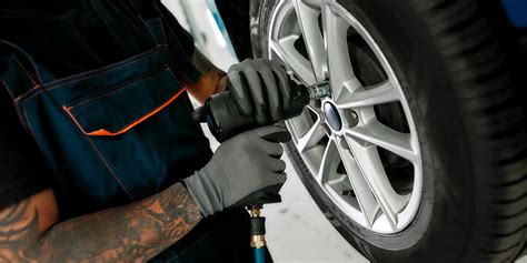 Výměna pneumatik a vyvažování kol v pneuservisu