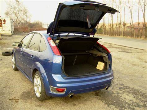 kufr prostoru Ford Focus čtyřdveřový