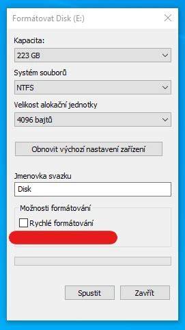 Ilustrace procesu formátování ve Správě disků Windows