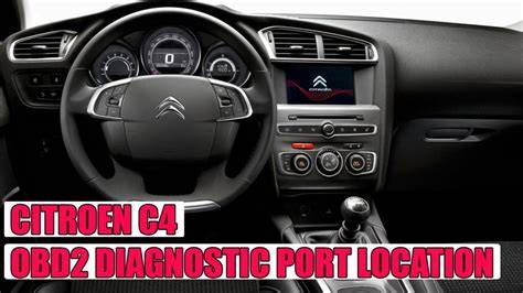 OBD zásuvka Citroën C4 umístění pod palubkou