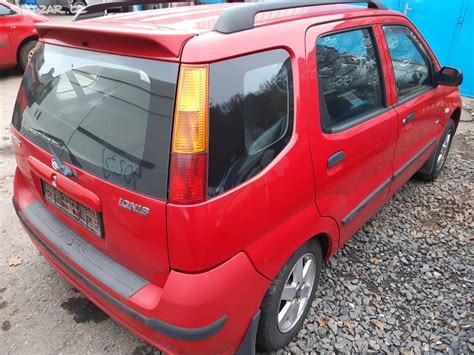 Exteriér vozu Suzuki Ignis v městském prostředí
