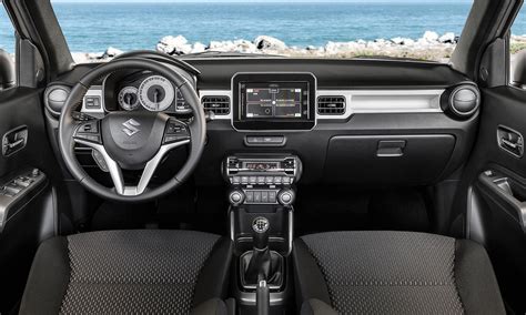 Interiér vozu Suzuki Ignis s posunutými zadními sedadly a velkým zavazadlovým prostorem