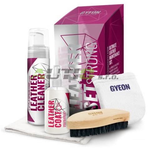 Různé produkty pro čištění kůže a impregnaci