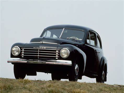 Historické milníky bezpečnosti Volvo - tříbodový pás a PV444