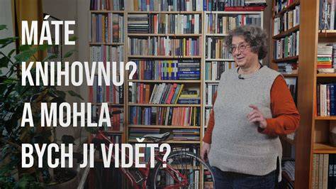 portrét právníka u knihovny