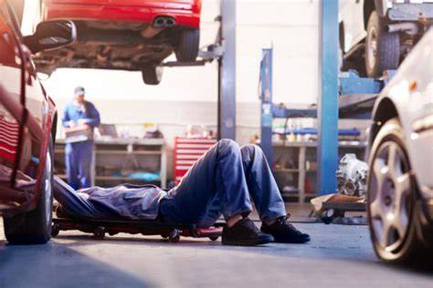 autoservis garáž nářadí mechanik