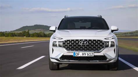 LED denní svícení a světlomety v nové generaci Santa Fe