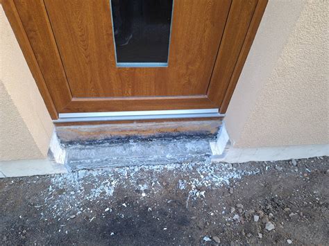 Detail vrstvení dveří a výbava materiálů