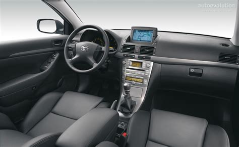 Infografika: Rozměry a parametry motoru Avensis II Wagon