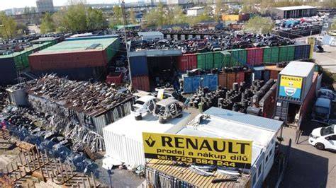 Vrakoviště Renault díly uskladněné regály