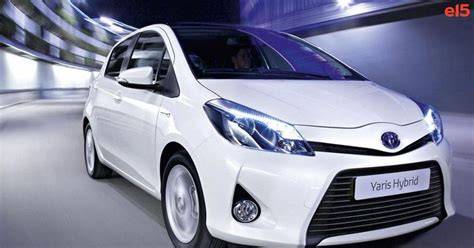 Flotila vozů Toyota Yaris ve městě