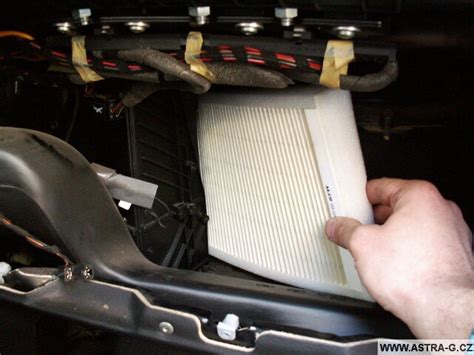 kabinový filtr Opel Astra G pod dvířky