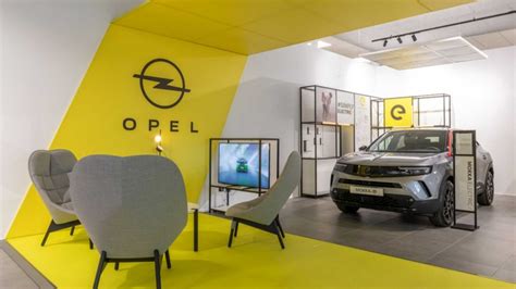Opel prodejní showroom a servis