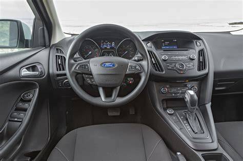 Interiér Ford Focus - komfort a odkládací prostory