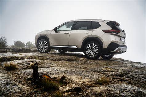 Nový Nissan X-Trail přední část a světlomety