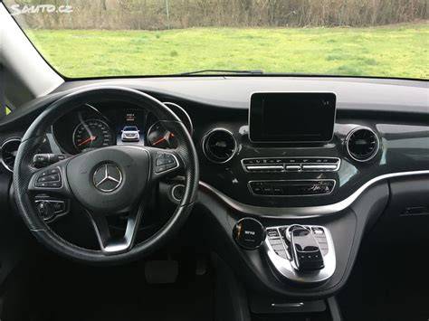 Obrázek schématu uspořádání ovládacích prvků v interiéru vozu Mercedes třídy E - W212