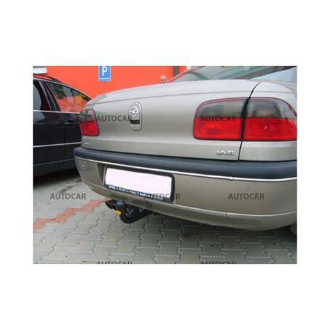 obrázky montáže tažného zařízení Opel Omega B