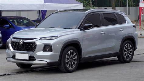 Infografika: Přehled rozměrů pneumatik Suzuki Vitara podle generací