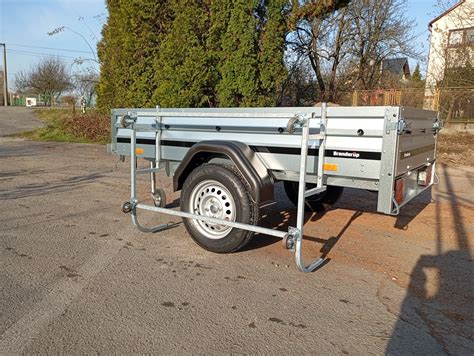 grafické srovnání hmotností brzděného přívěsu různých SUV