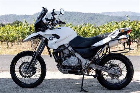 Infografika: doporučený postup výměny řetězu a napínání v rámci BMW GS 650