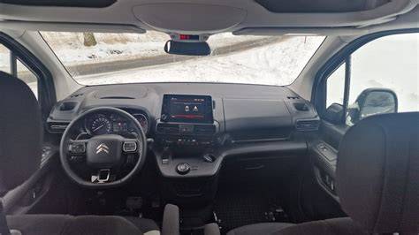 interiér a kokpit Berlingo s My Citroën Play