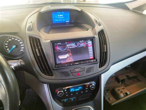 Servisní montáž dílů Ford C-Max v Brně