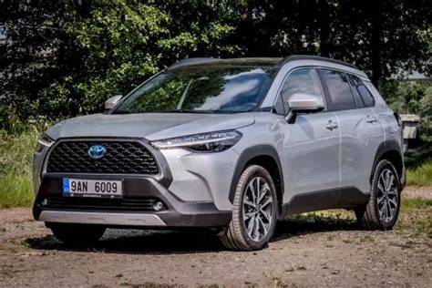 tabulka srovnání generací Corolla Cross
