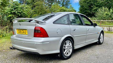 Vauxhall Vectra sedan ve Velké Británii