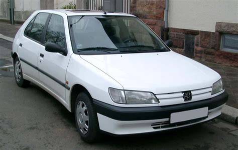 peugeot 306 vnitřek s gumovými koberci