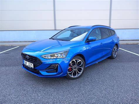 Infografika srovnání verzí Ford Focus kombi