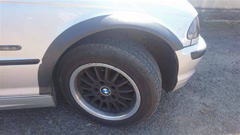 ilustrační obrázek plastových lemů blatníků BMW E46