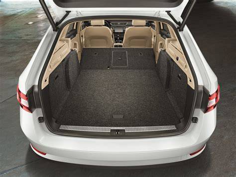 Škoda Superb III interiér a zavazadlový prostor
