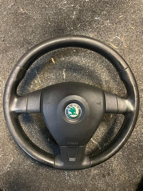 tříramenný kožený volant Škoda Fabia