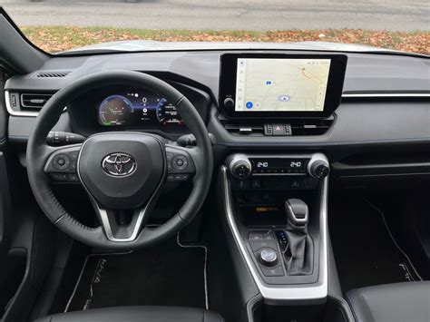 interiér vozu Toyota RAV4 s digitálním kokpitem
