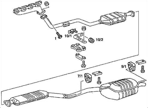 detail výfukového systému Toyota RAV4 s upozorněním na nízko položenou konstrukci