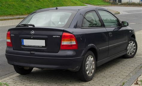 Obrys karoserie Opel Astra G a rozth scén