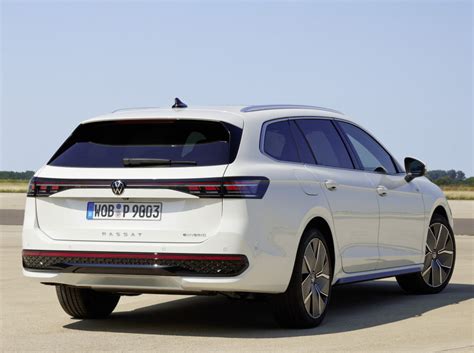 Boční profil nového VW Passatu Variant