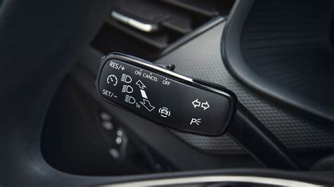 Adaptivní tempomat a vizuální indikace na palubní desce