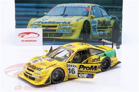 Opel Calibra DTM - závodní verze na trati