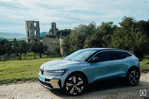 Elektrické a hybridní Renault modely reklama tematika