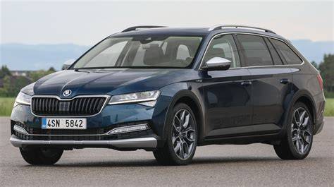 Infografika: Technické parametry Škoda Superb 2.0 TSI 4x4 DSG