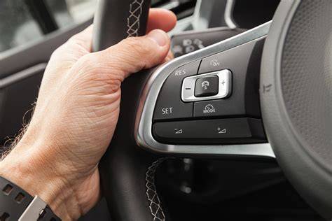 BMW adaptivní tempomat 360 pohled (koncepční vizualizace)