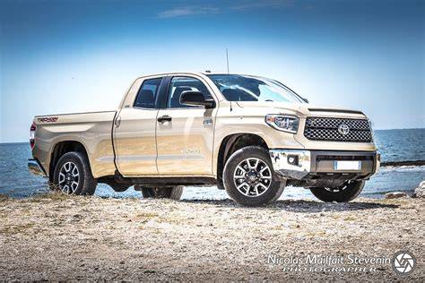 Infografika srovnání verzí Tundra 5.7 V8 4x4 LPG Long cab