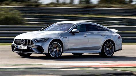 Infografika srovnání akcelerací AMG GT 63 S a AMG One