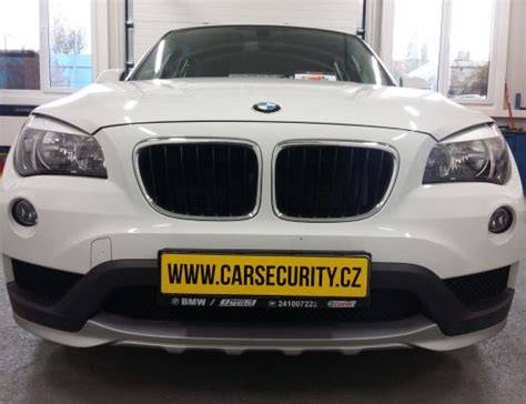 Obrázek montáže tažného zařízení na BMW X1