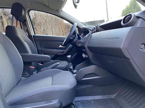 Interiér Dacie Duster pohled na palubní desku