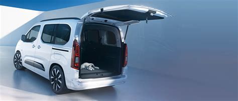 Opel Combo interiér a zavazadlový prostor