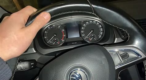 grafické srovnání volantu s různým úhlem otáčení