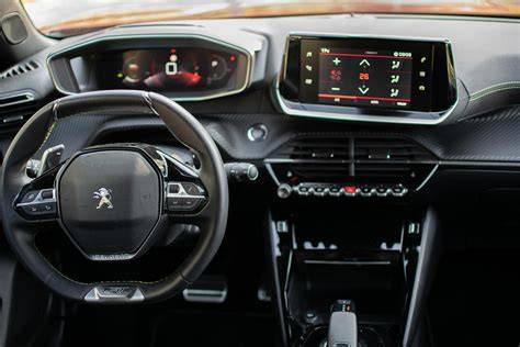 Peugeot 2008 interiér a exteriér detailů